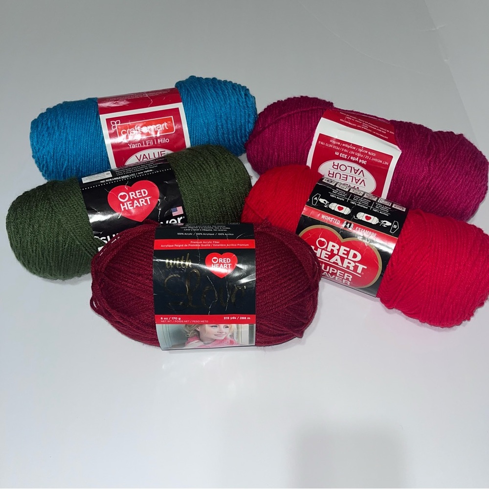 Red Heart and Craft Smart‎ Skeins of Yarn Lot of 5 Skeins